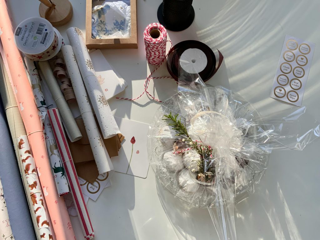 Discover a flat lay of gift wrapping essentials perfect for any occasion. Includes wrapping paper and ribbons.